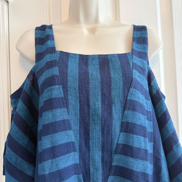 Details: BUY 2 ITEMS & GET 1 FREE: Soft Surroundings Cold Shoulder Top Sz L - Picture 3 of 6
